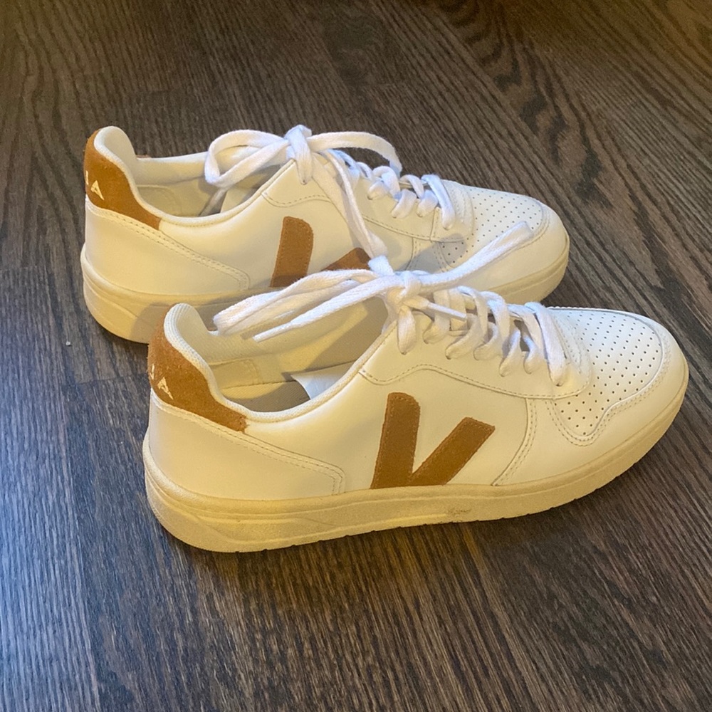 VEJA v-10 women’s sneakers White / Camel